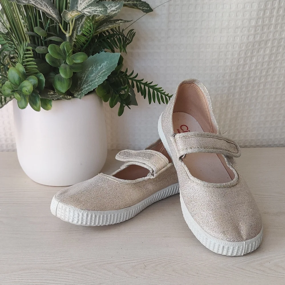 Cienta Little Girls Sparkly Canvas Gold Mary Jane Shoes Size 2.5